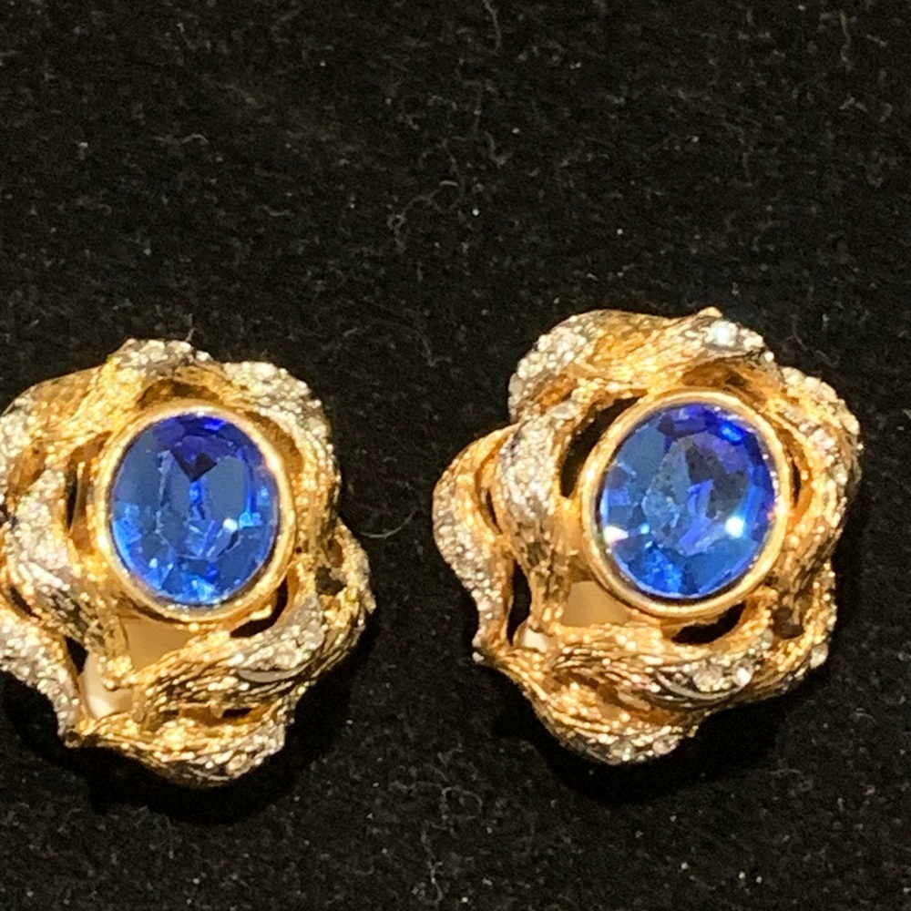 STUNNING BLUE EARRINGS - Clips signed IVANA